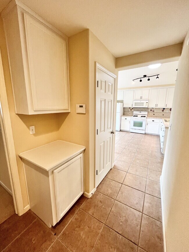 Building Photo - North Merced: $2179 3 Bedroom 2 Bathroom p...