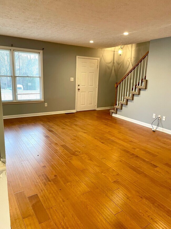 Building Photo - Available 3/30/2026- Charming Cape Cod in Halls