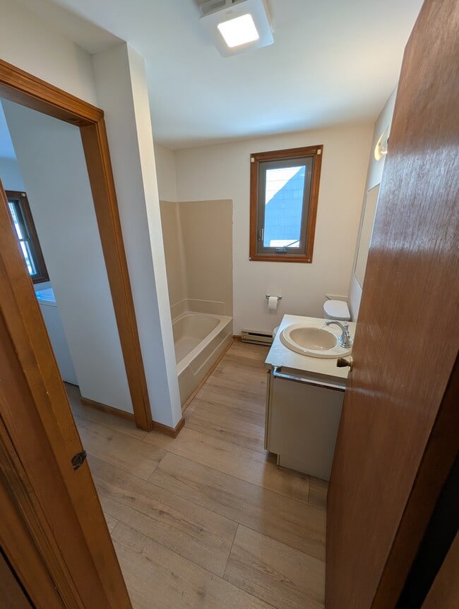 Building Photo - 32 Willow St