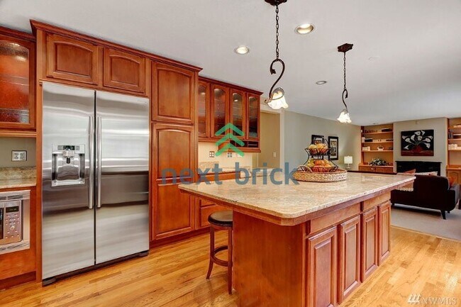 Building Photo - Rare opportunity!! Spacious 3 Bedroom Sammamish Home with 2 bonus rooms, RV Parking & Huge Backyard!