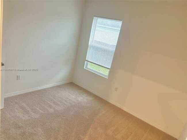 Building Photo - 982 SW Alcantarra Blvd