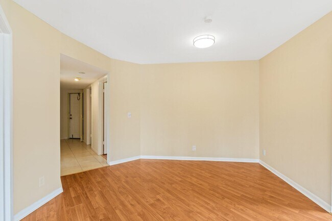 Building Photo - 5040 Rose Hill Dr
