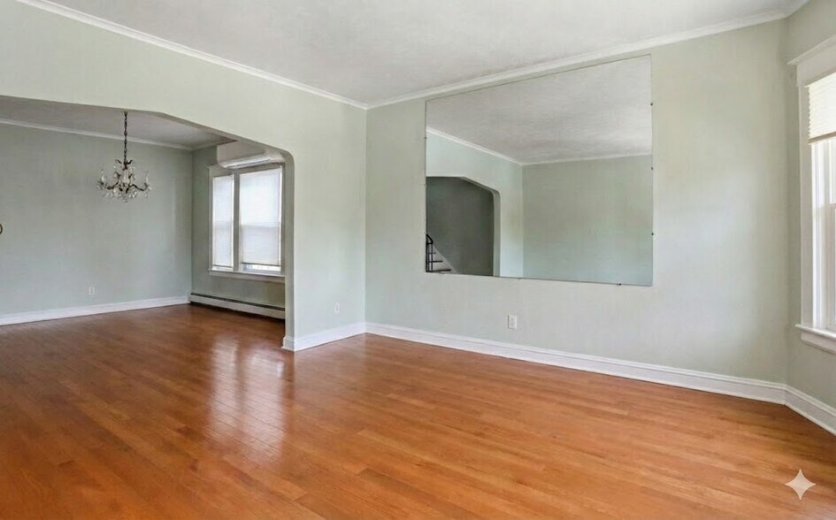 Building Photo - 807 N Irving Ave