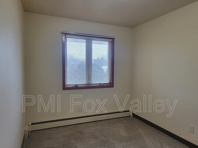 Building Photo - 104 Sycamore St