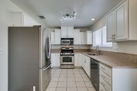 Building Photo - AVAILABLE 1/1/26- Beautiful 3-Bedroom, 2-Bathroom Home in Green Valley