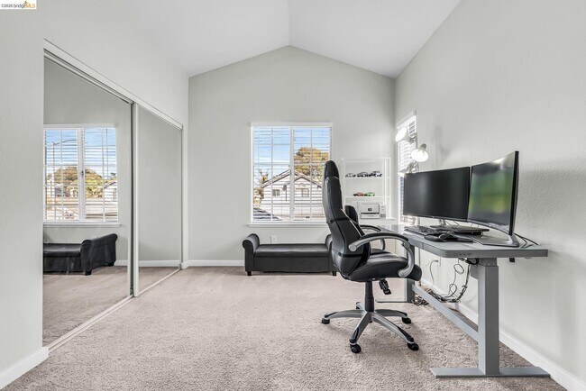 Building Photo - 2435 Pinehurst Ct