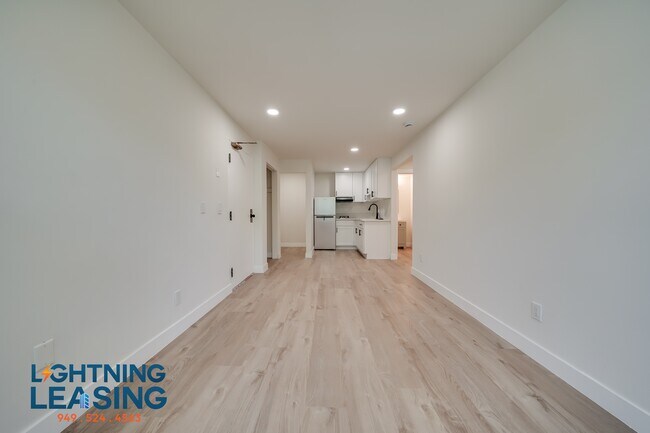 Building Photo - 426 S Venice Blvd
