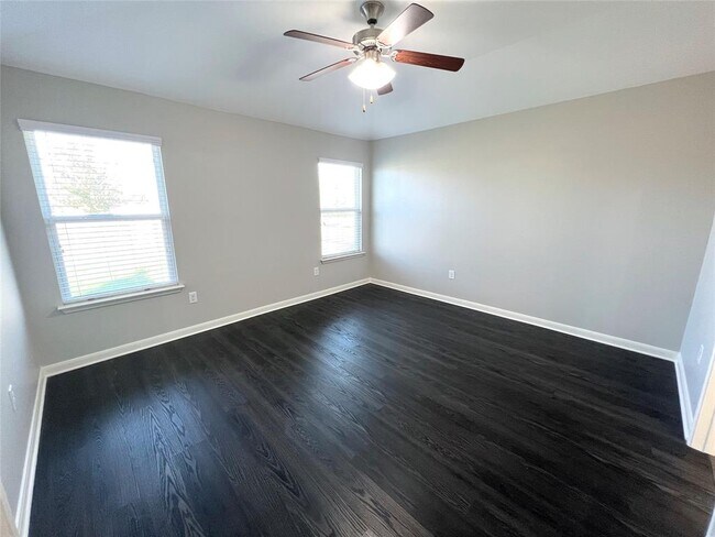 Building Photo - 802 Mitchell Dr