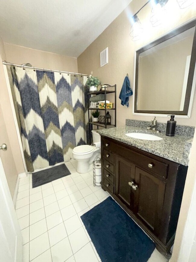 Building Photo - Furnished Resort Style Condo with Lake View