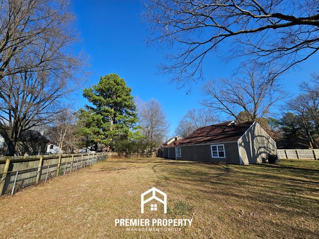 Building Photo - Spacious 4BR/3BA Memphis Home w/ Vaulted Ceilings, Hardwood Floors & 2-Car Garage