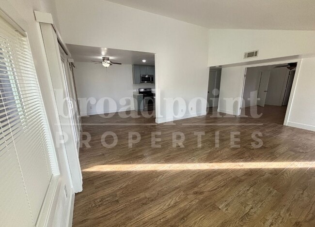 Building Photo - 522 Charlotte Dr