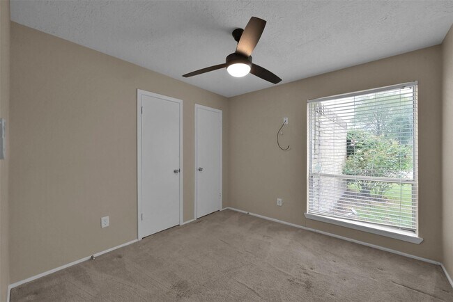 Building Photo - 16858 Gleneagle Dr N