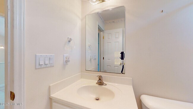Building Photo - 2039 Royal Pines Dr