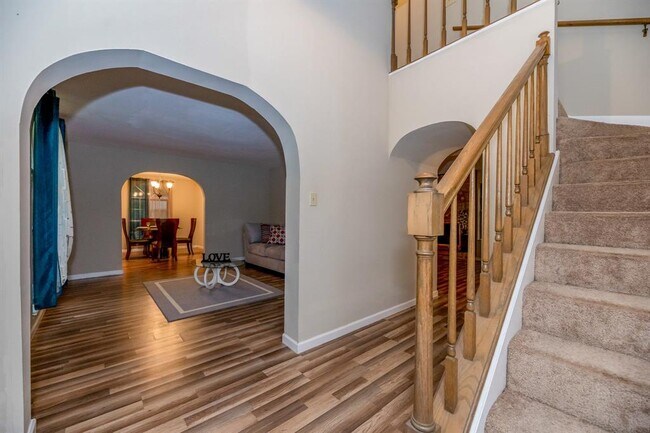 Building Photo - 2710 Yorktown Dr