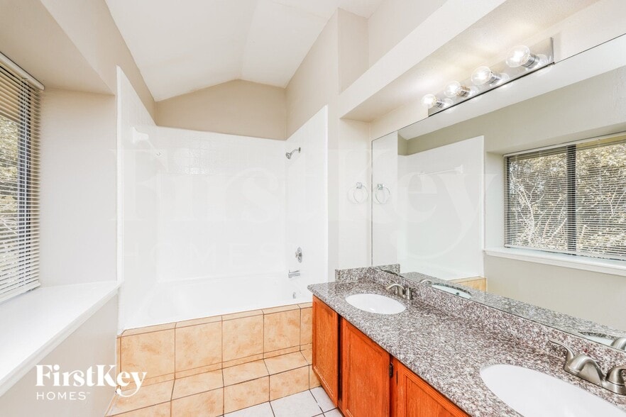 Building Photo - 7901 Tulane Dr