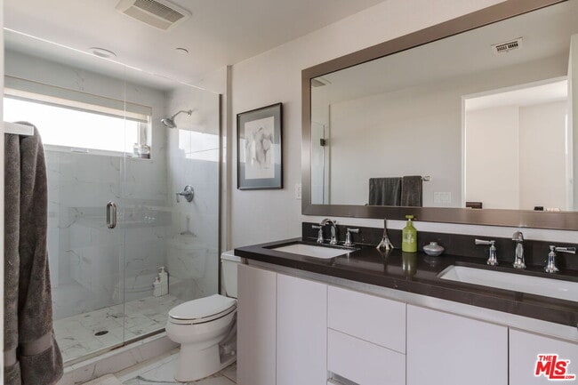 Building Photo - 6072 Pickford St