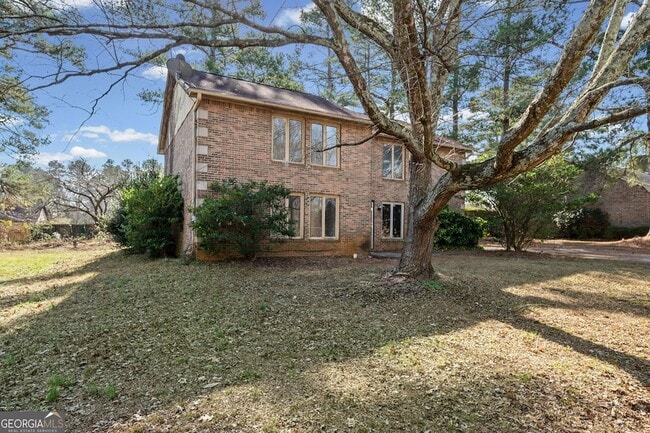 Building Photo - 2127 Golfview Dr SE