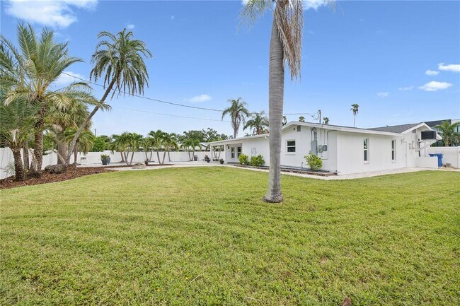 Building Photo - 3800 Bayshore Blvd NE