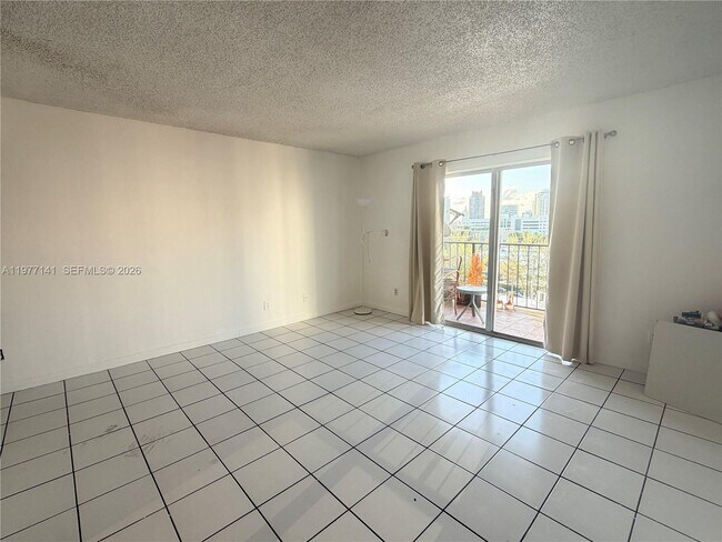 Building Photo - 899 West Ave