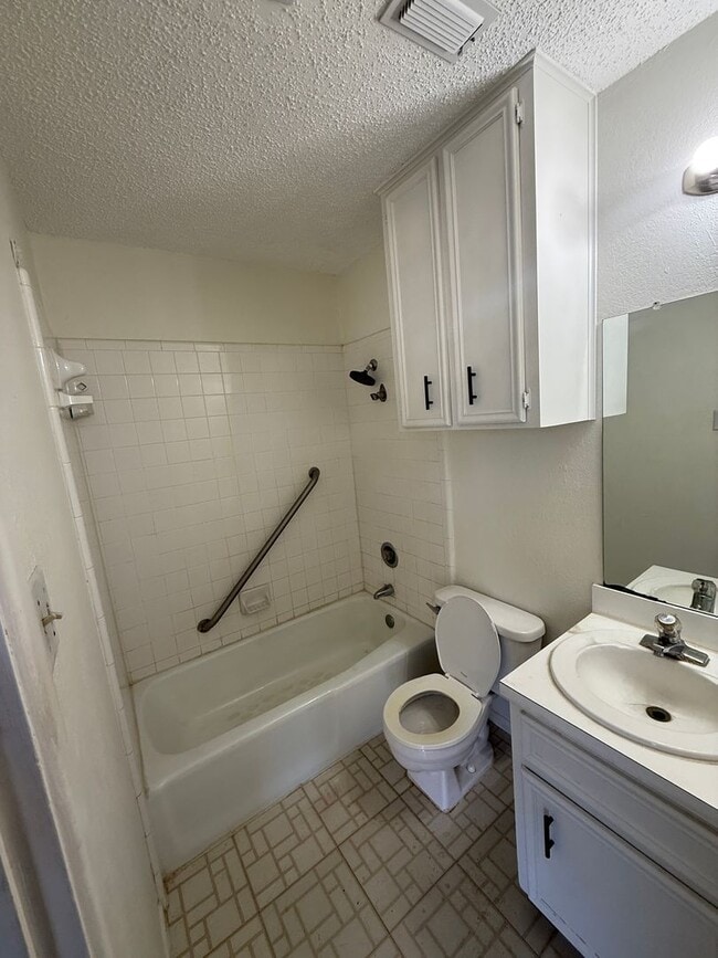 Building Photo - 1610 28th St