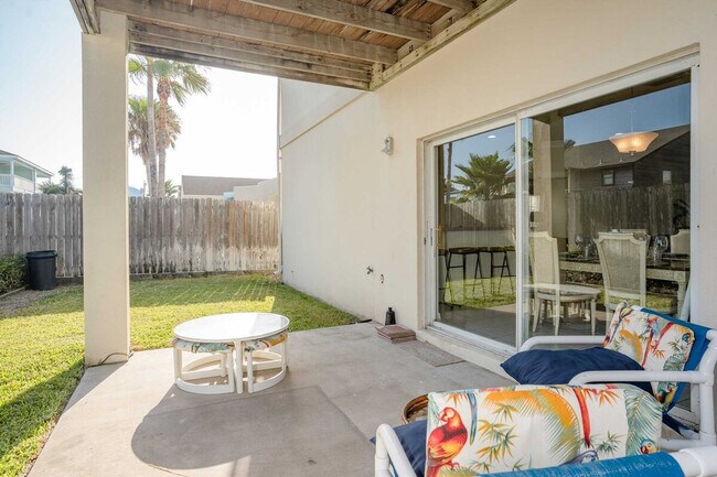 Building Photo - 2 E Lantana St