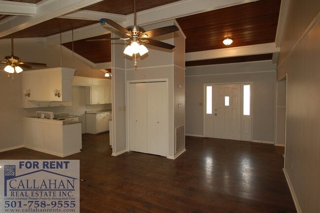 Building Photo - Benton 4 Bedroom Home Awesome Interior!!!