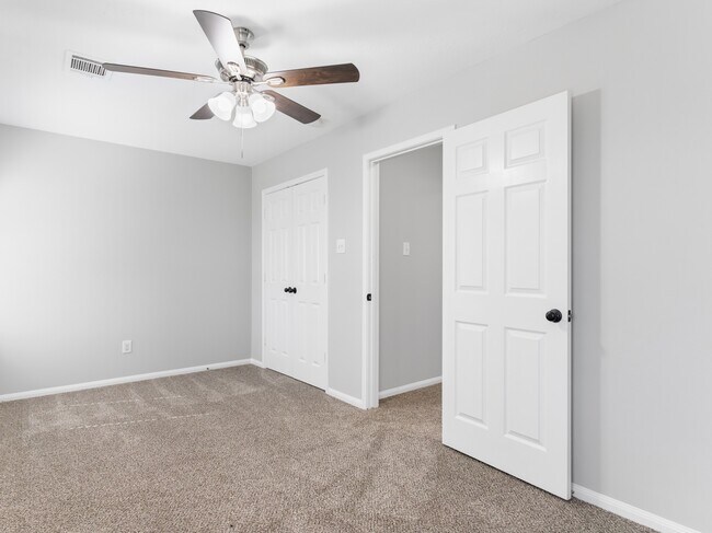 Building Photo - 1023 Santa Fe Ct