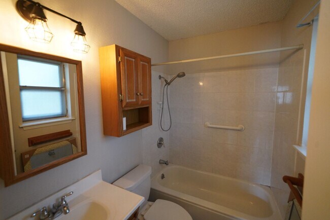Building Photo - Updated home in established Schertz Neighb...
