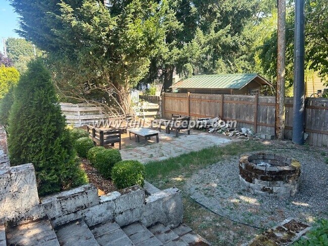 Building Photo - West Seattle Vintage Charm meets Modern! Huge Deck and Fire pit!