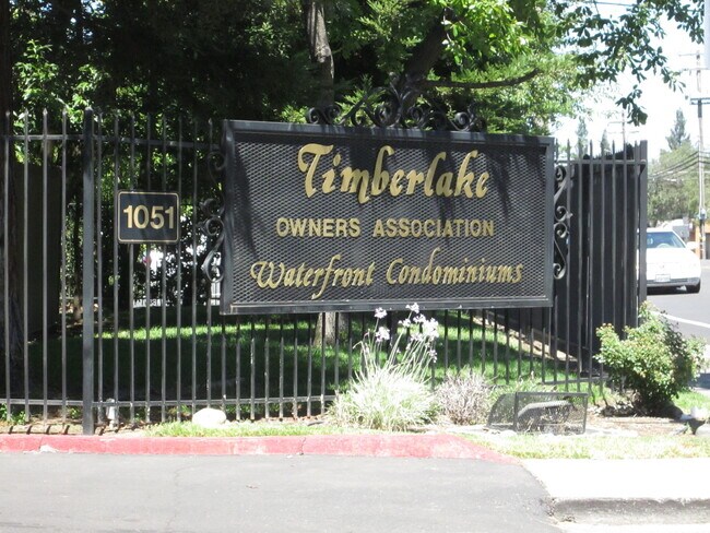 Primary Photo - Cute and Cozy 1 Bedroom Condo in Gated Tim...