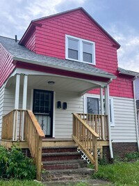 Building Photo - Charming 2-Bedroom Upper Unit – Spacious L...