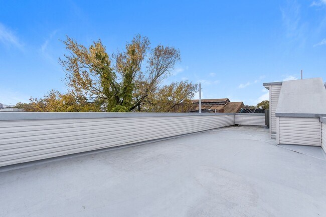 Building Photo - 2218 N Franklin St