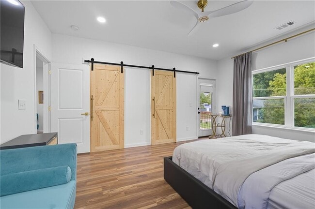 Building Photo - 1278 Plaza Ave SW