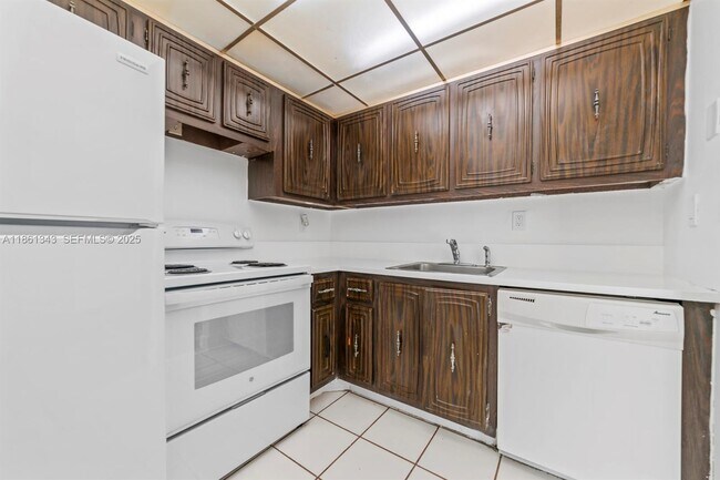 Building Photo - 498 NW 165th St