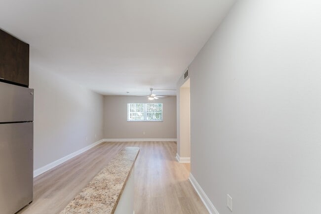 Building Photo - 650 SW 2nd Ave