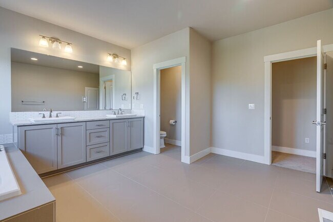 Building Photo - 11741 SW Barcelona St