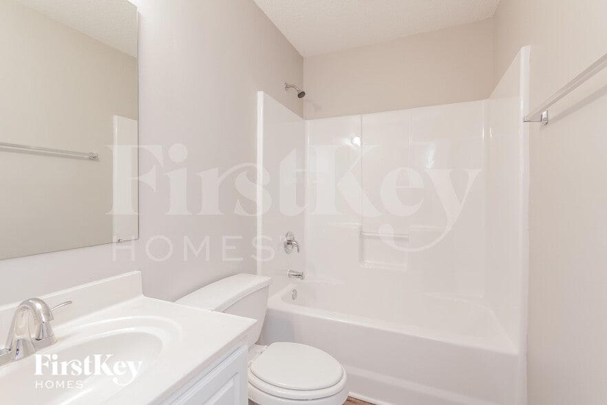 Building Photo - 3128 Strong Box Lane