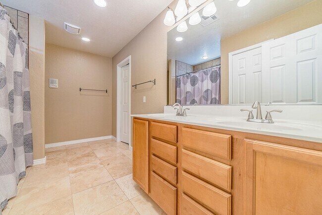 Building Photo - 13127 N Deergrass Dr