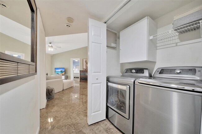 Building Photo - 2005 SE 10th Ave