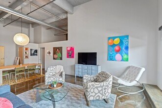 Building Photo - Fully Furnished 2 Bed / 2 Bath Modern Apartment Near Union Station! $2695.00!