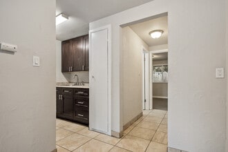 Building Photo - Ash Creek