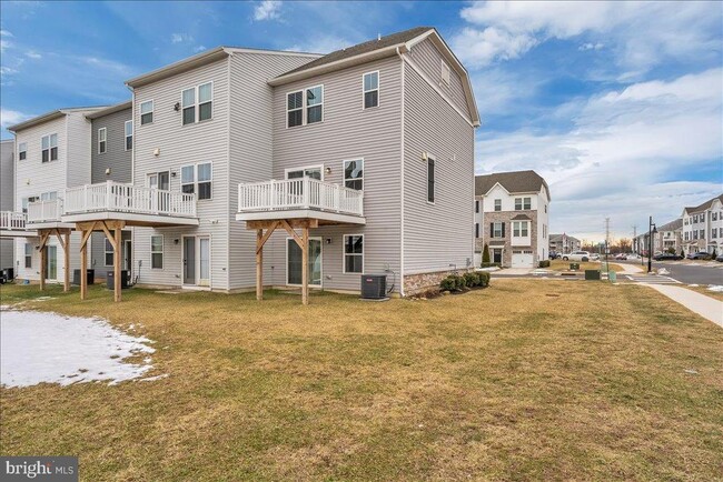 Building Photo - 2 Kohlmyer Dr