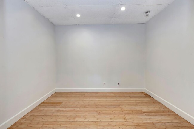 Building Photo - 14771 Plaza Dr