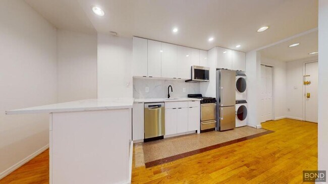 Primary Photo - 3 bedroom in Manhattan NY 10003