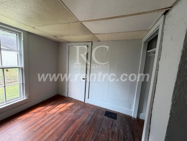 Building Photo - 410 Grant-