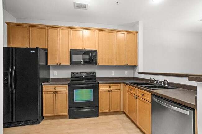 Building Photo - 8441 Callabee Way
