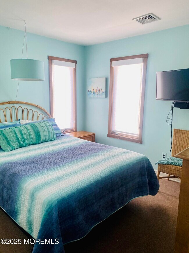 Building Photo - 104 5th Ave