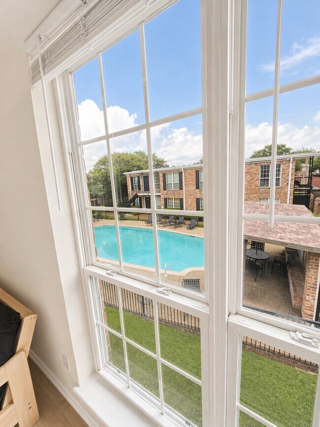 Building Photo - 6410 Del Monte Dr