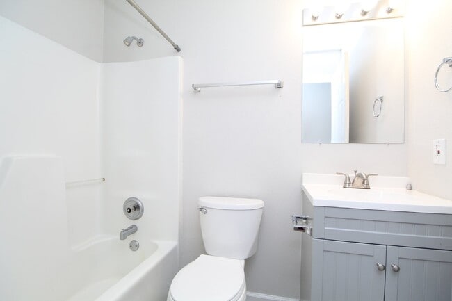 Building Photo - Updated 3/2 Brick Duplex in Northwest Pens...
