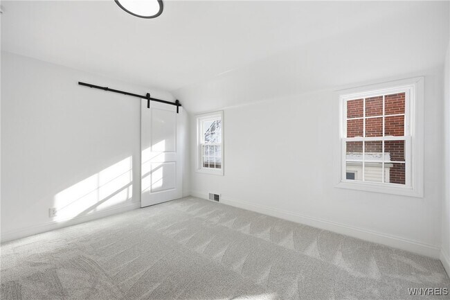 Building Photo - 219 Louvaine Dr